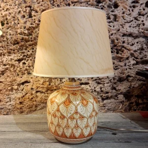 lampada ceramica dipinta a mano con paralume pergamena terra di siena, tuscany ceramic table lamp handpainted orange burnt sienna