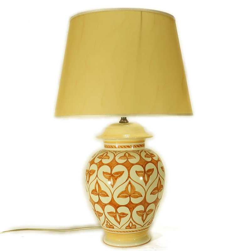lampada da tavolo ceramica dipinta a mano arancio terra di siena, table lamp in ceramic handpainted orange burnt sienna decoration