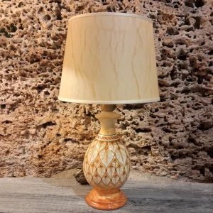 lampada in ceramica da comodino colore terra di siena, ceramic bedside lamp burnt sienna