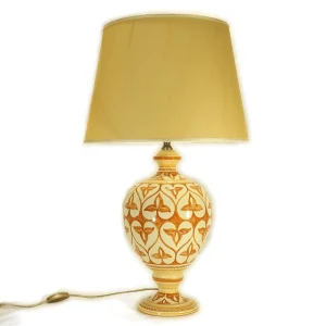 lampada in ceramica dipinta a mano con paralume pergamena terra di siena, tuscany ceramic table lamp handpainted orange burnt sienna decoration