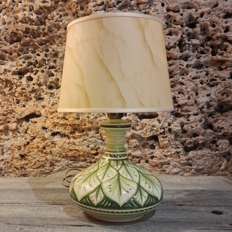 lampada in ceramica piccola fatta a mano in toscana, ceramic bedside lamp handmade in tuscany