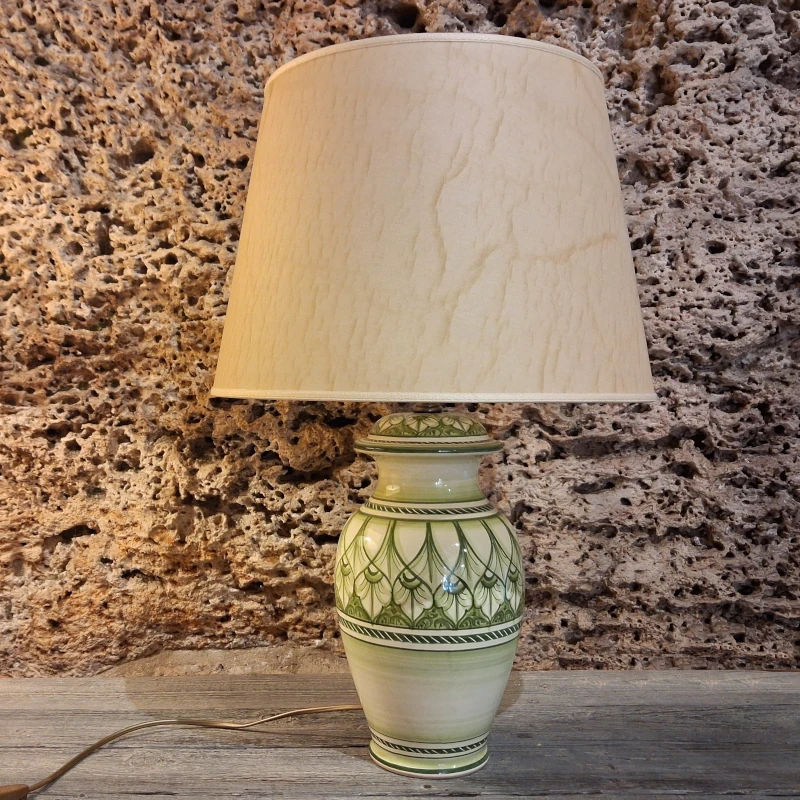 lampada verde in ceramica dipinta a mano arte toscana, green table lamp in ceramic made in tuscany