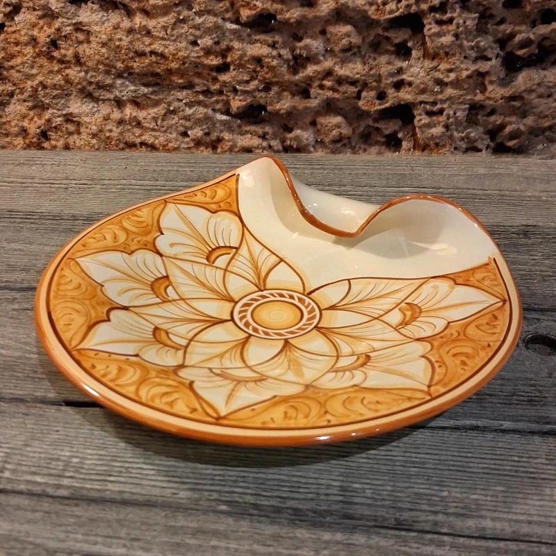 piatto centrotavola in ceramica dipinto a mano artigianato toscana, ceramic centrepiece made in tuscany