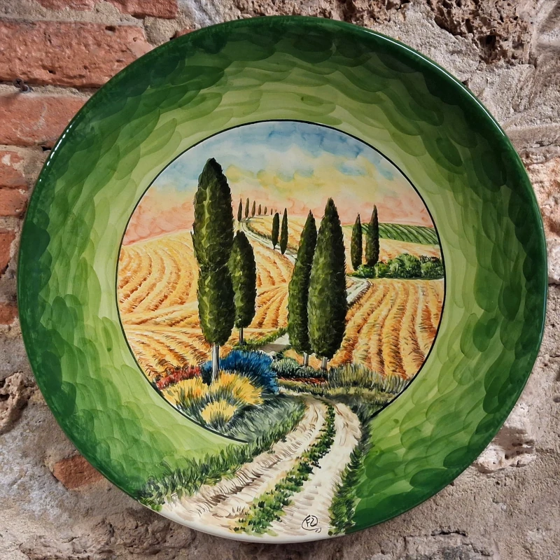 piatto da parete in ceramica con campagna toscana strada e cipressi artigianato artistico, tuscany landscape wall plate handpainted in ceramic
