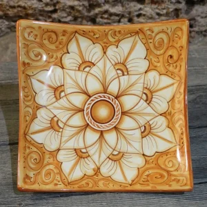 piatto quadrato arancio in ceramica dipinto a mano in toscana, handpainted in tuscany squared plate in ceramic