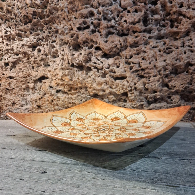 piatto quadrato in ceramica dipinto a mano in toscana, squared plate in ceramic handpainted in tuscany