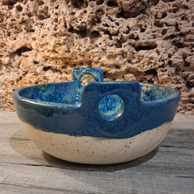 scultura ciotola blu con manici in gres, blue sculpture ceramic bowl handmade in tuscany