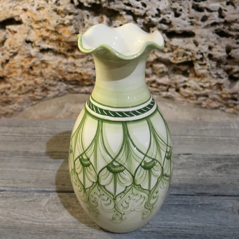 vaso da fiori in ceramica dipinto a mano in toscana colore verde, green vase for flowers in ceramic handmade in tuscany
